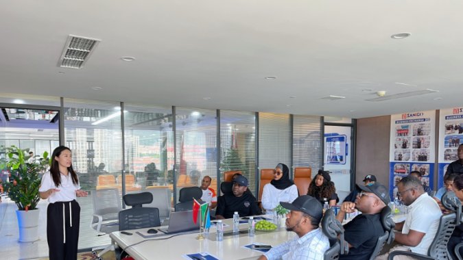 Delegation from the Comprehensive Service Training Course on the Tanzanian East African Trade & Logistics Industrial Park Visits Our Company